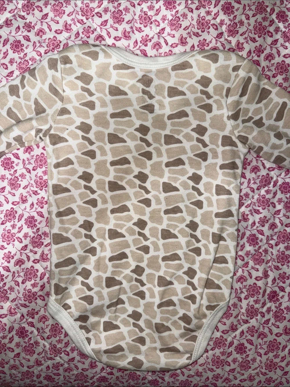 Neutral Giraffe Print Long Sleeve Baby Onesie - Picture 2 of 2